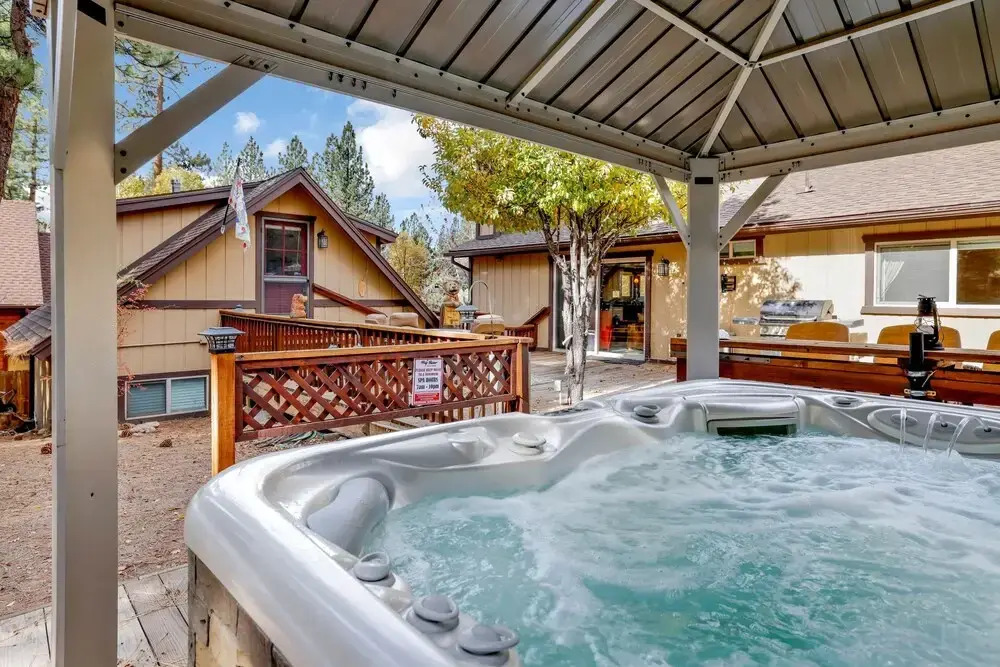 2224-alpine Country Villa 3 Bedroom Home by RedAwning