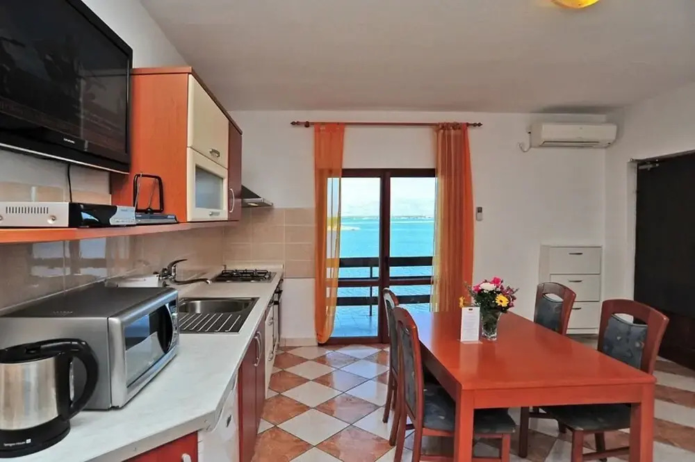 Ljilja - 10m From the sea With Parking - A3