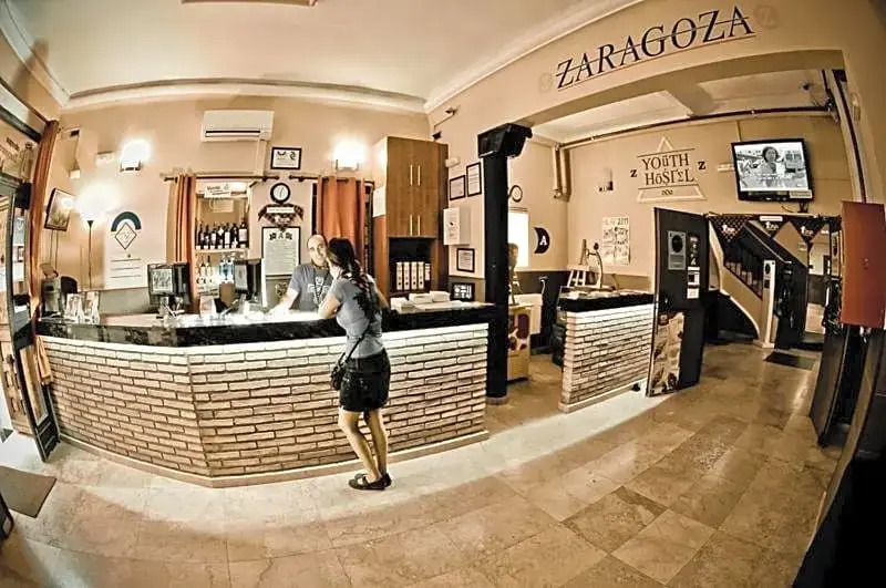 Be Zaragoza Hostel