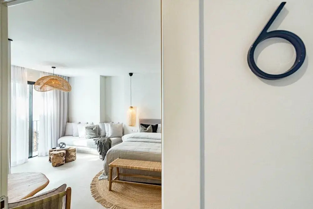 A6- Seaclub Suites by Roomservices