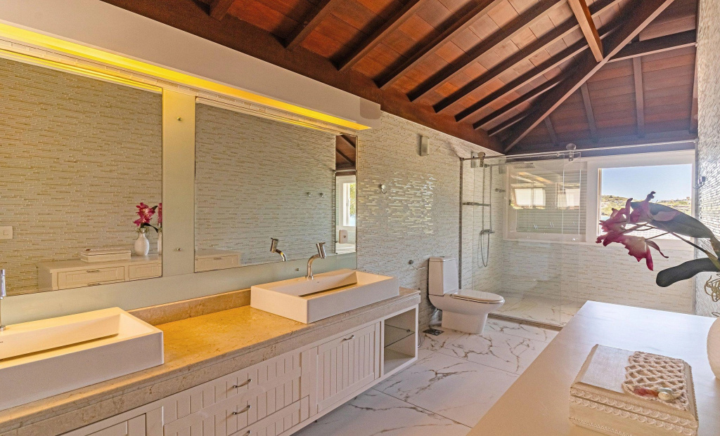 Mansão Pé na Areia da Ferradura Por Luxury Rentals