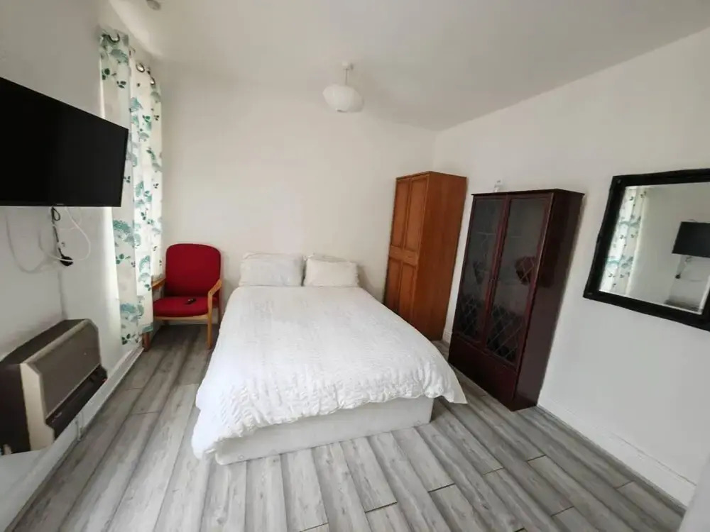 Fine 3-bed House in Manchester for up to 6 People
