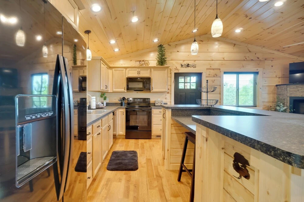 Gorgeous Gatlinburg Cabin: Large Deck & Hot Tub!