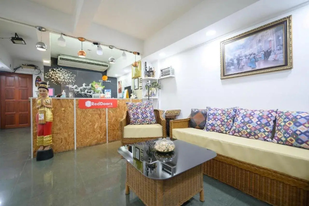 RedDoorz Khunnoy Hotel