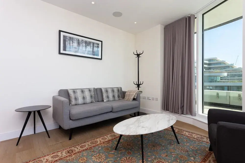 Modern 2 Bedroom Flat With Stunning Views