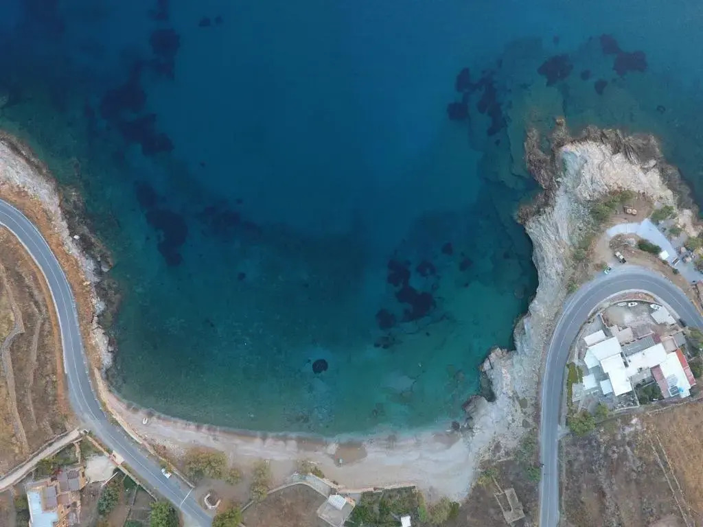 Modern home with 2 apartments, a swimming pool and sea view, in the area of Koundouros