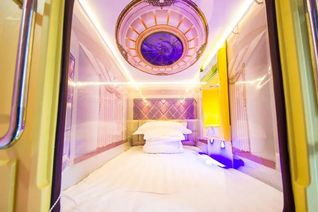 Mr. Xu's Space Capsule Youth Hostel