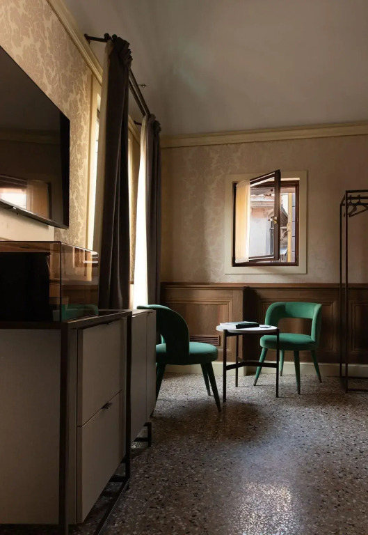 Eight Venezia