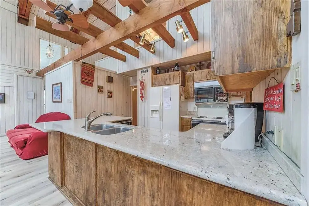 Alto Chalet - Three Bedroom Cabin with Hot Tub