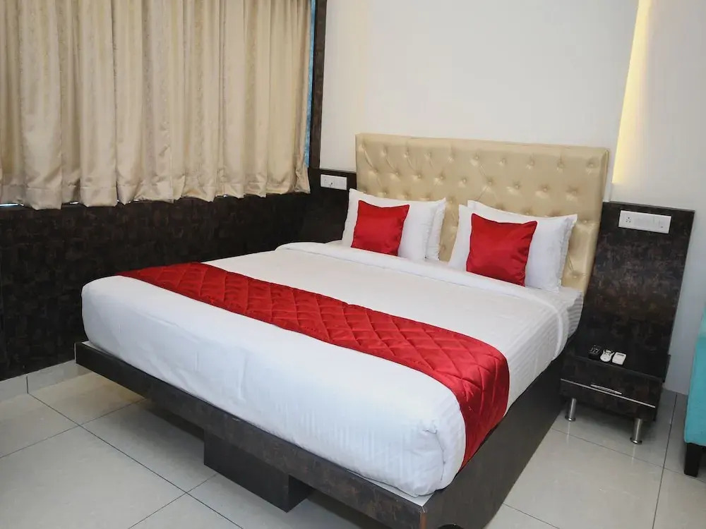 Hotel Golden Amulya Rest Wings Near International Airport