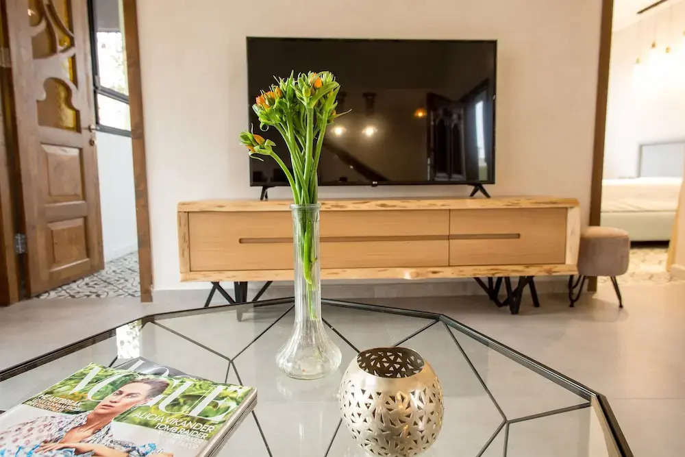 Sasson & Co Luxury 2 BR Apt On Shabazi