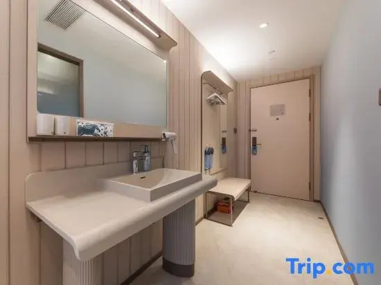 HanTing Hotel (Zhuzhou Vocational Education City CRRC)