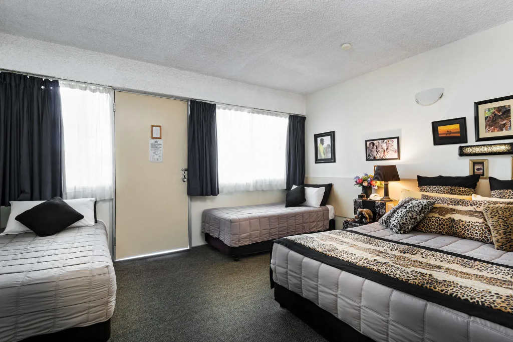 Airport Riverview Motel