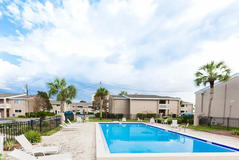 Newly Remodeled W/ Pool - Steps To Beach! 2 Bedroom Condo