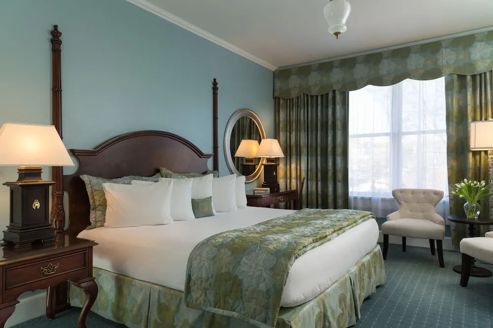 Saratoga Arms Hotel