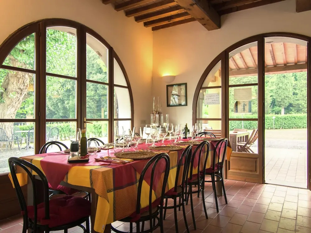 Belvilla by OYO Lavish Farmhouse With Fireplace