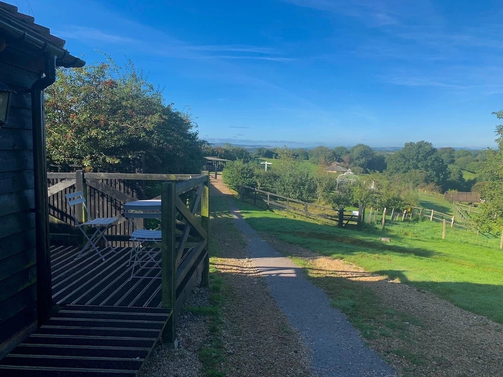 Flint Cottage - Sleeps 6 - Private Woodland