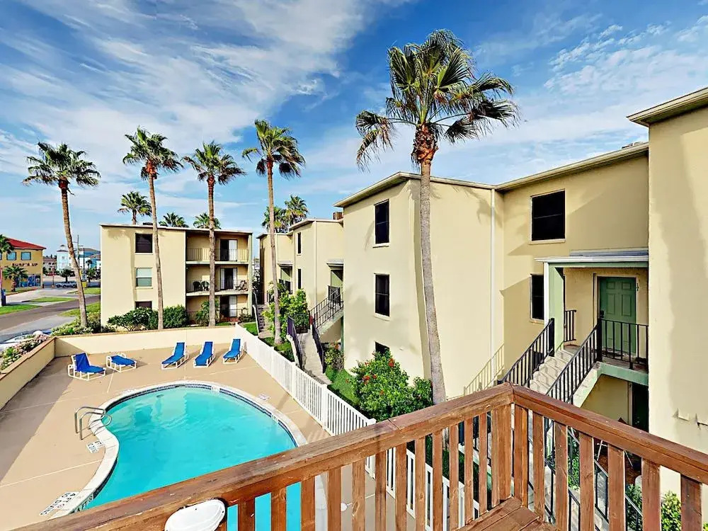 104 East Parade Condo Unit 17 - 2 Br condo by RedAwning