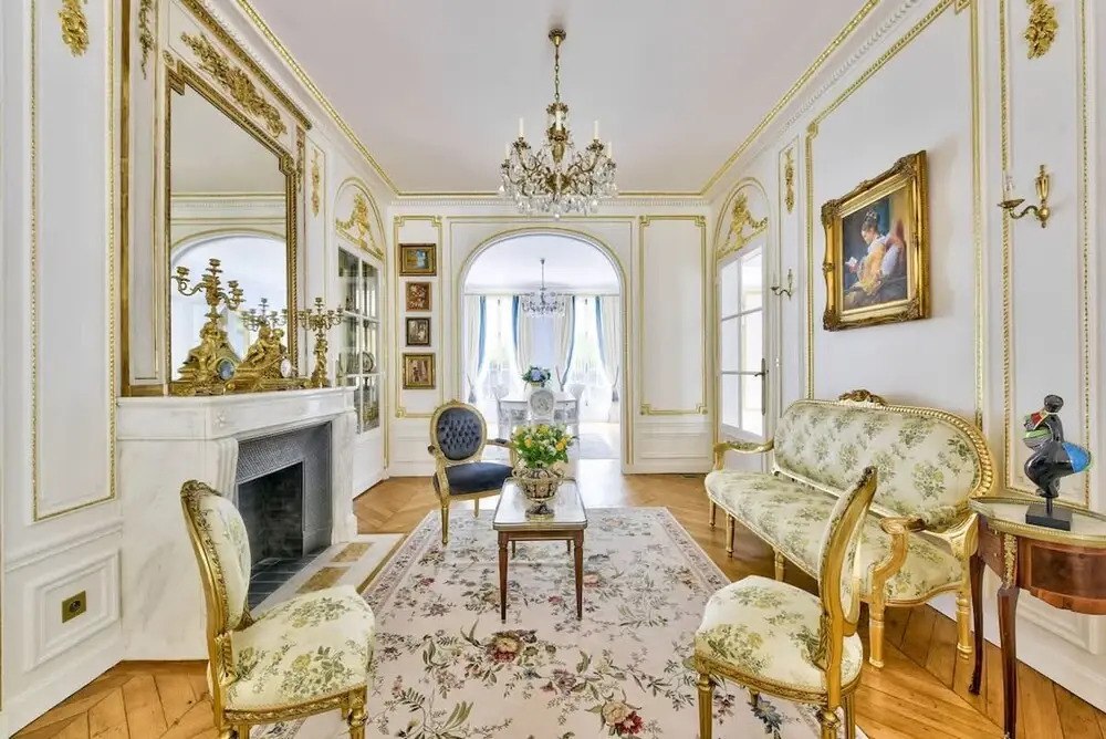 Noble Luxury Residence in the Heart of Paris