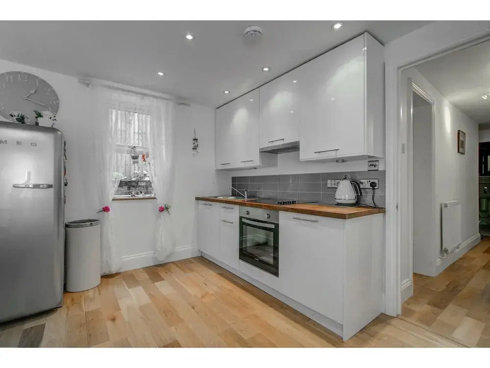 Bright, Spacious 1BR Chorlton Apt for 2 W/patio