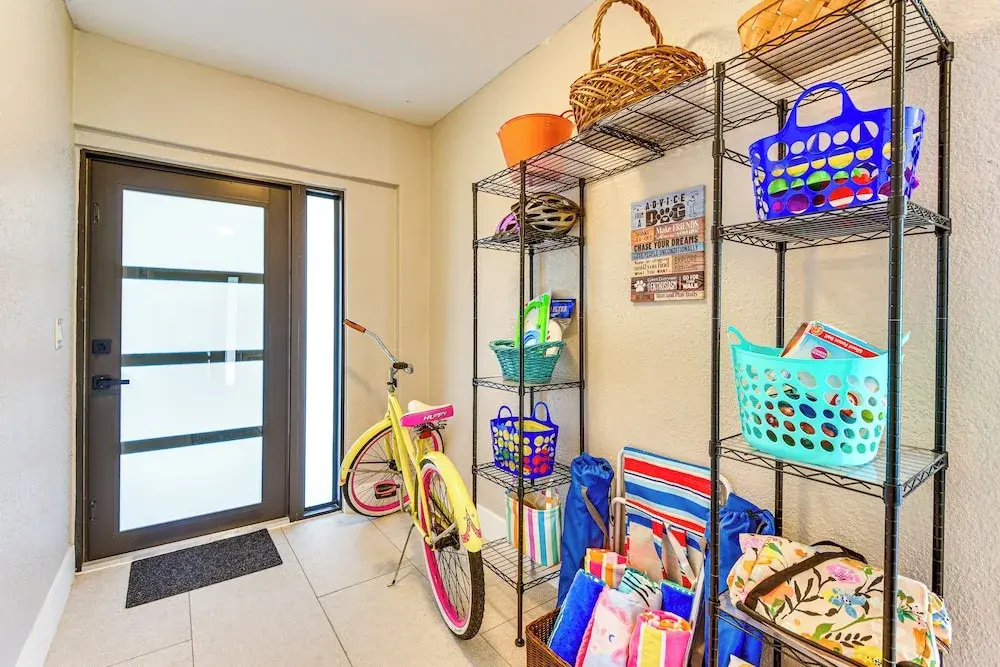 3 Mi to Downtown Bradenton: Family Home w/ Yard!