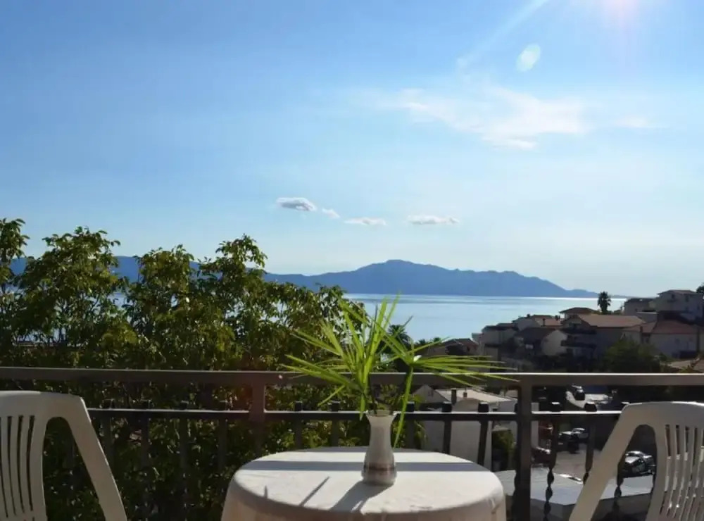 Lora Apartments Gradac