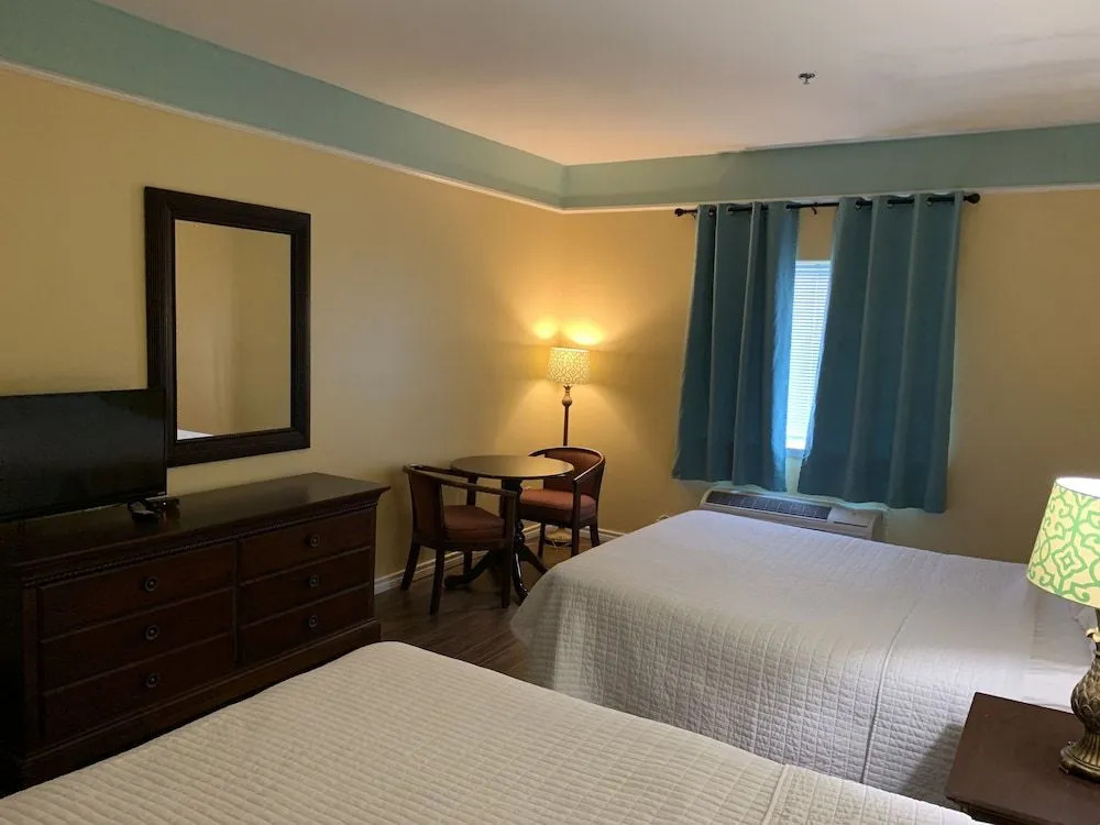 Deluxe Inn & Suites