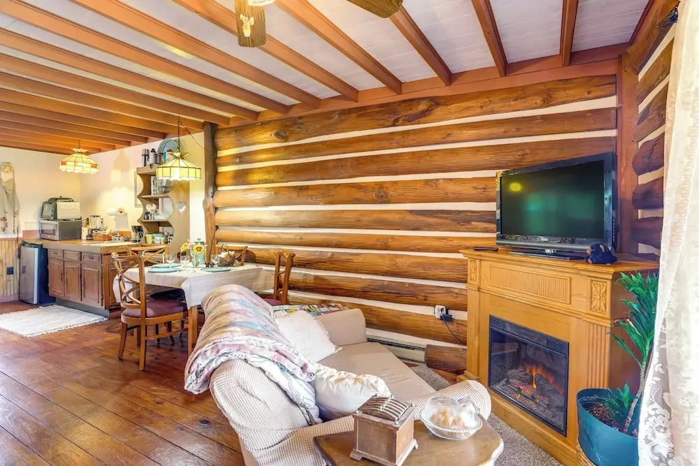 Cozy Luray Cabin w/ Views: Near Hiking Trails