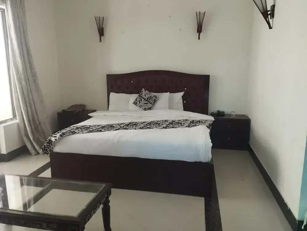 Alyan Continental Guest Hous