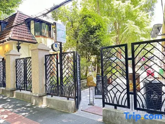 Lian‘s Cozy Garden Cottage (Beside Shaanxi South Rd. Subway Station)