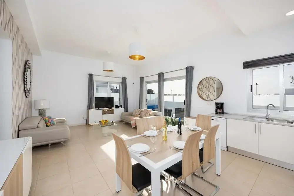 Villa Janubio With 3 Bedrooms and 2 Bathrooms