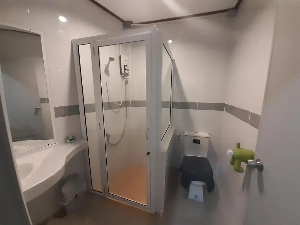 Tuk Tuk Trat Hostel