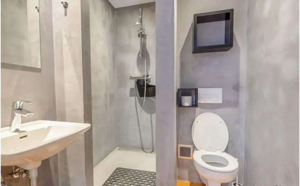 Spacious villa in Florenville with private pool