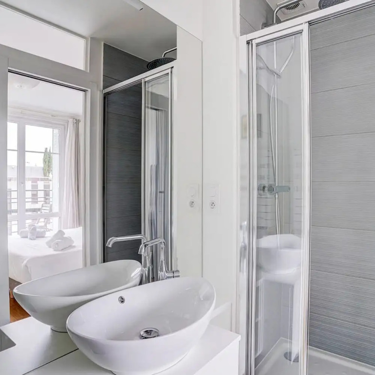 Bright Etoile Bright 2 bed Close to Eiffel Tower Arc the Triomphe et Champs Elysees