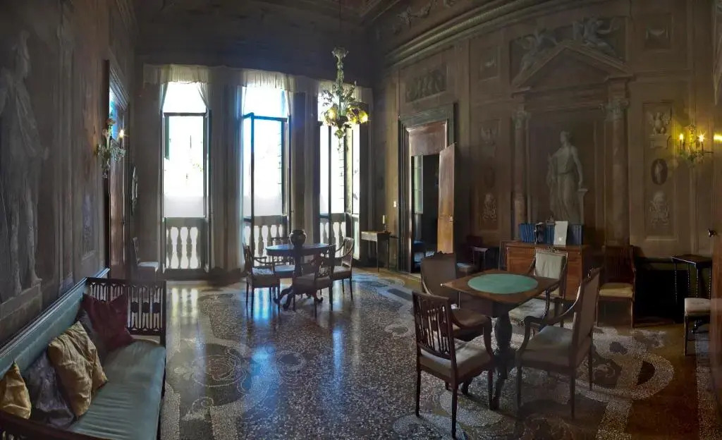 Vintage Venice Apartment
