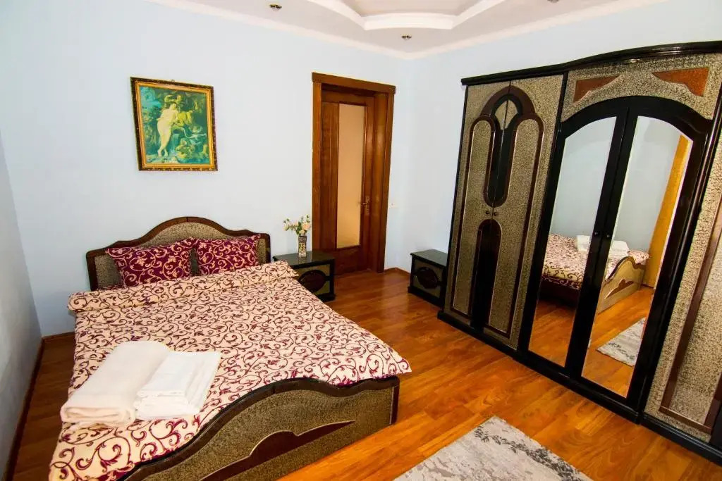 Luxurious Villa with Huge Garden, Terrace & Outdoor Space