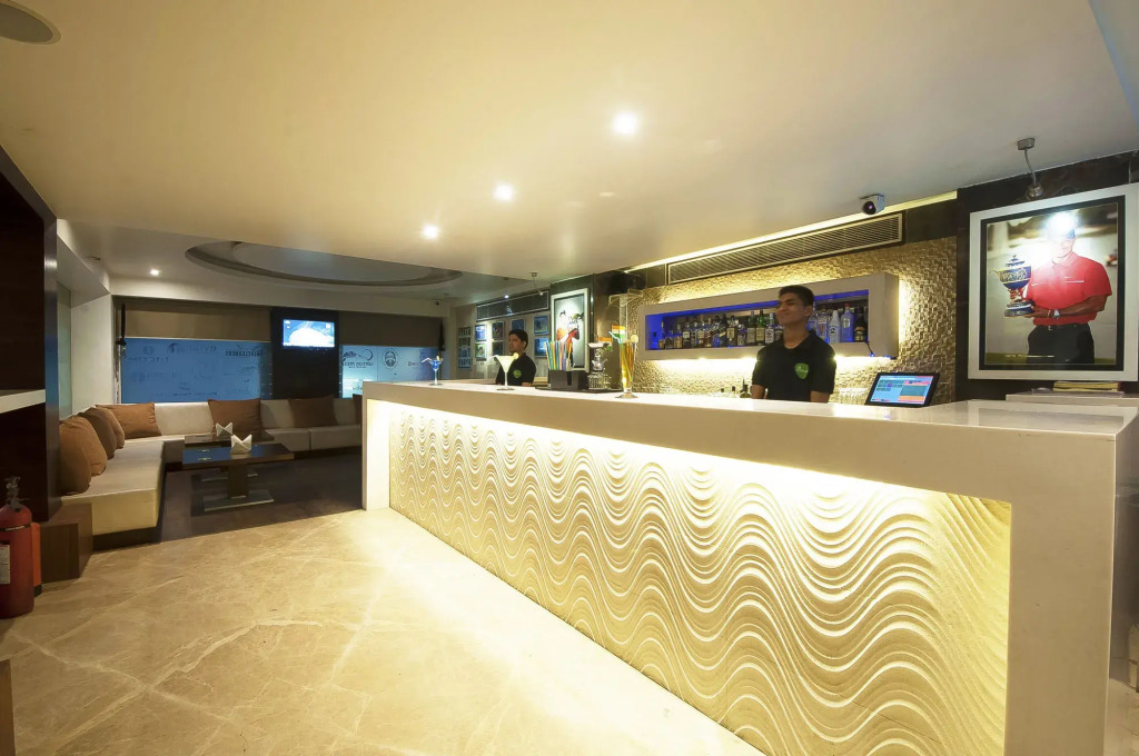 Hotel Le Roi Near New Delhi Railway Station