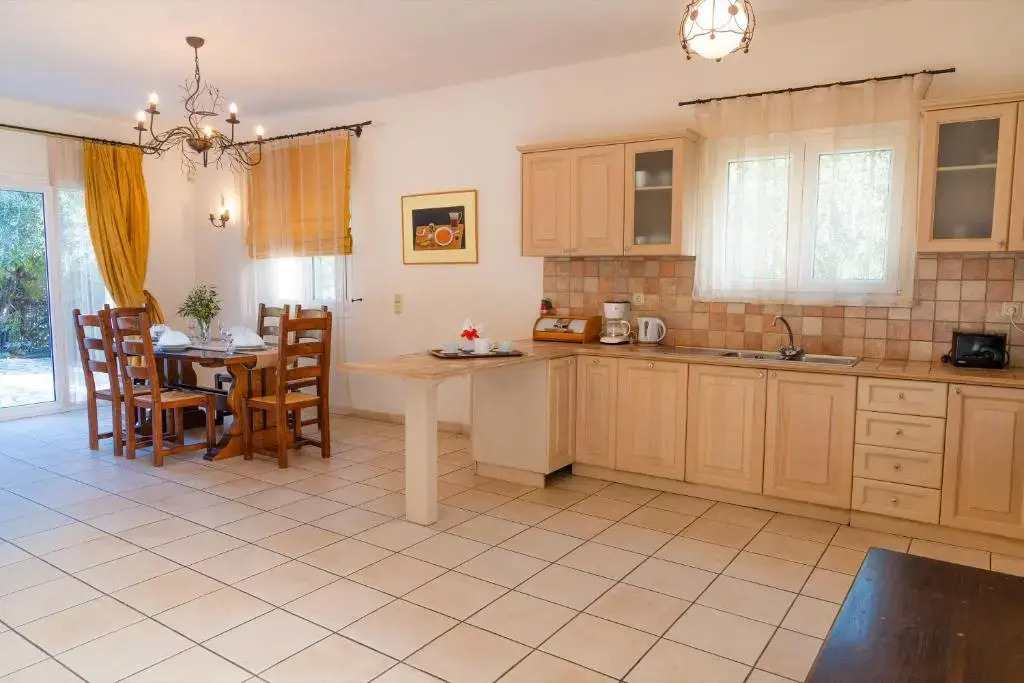 Villa Xanthe - Charming Holiday Villa with Private Heatable Pool in Kassiopi
