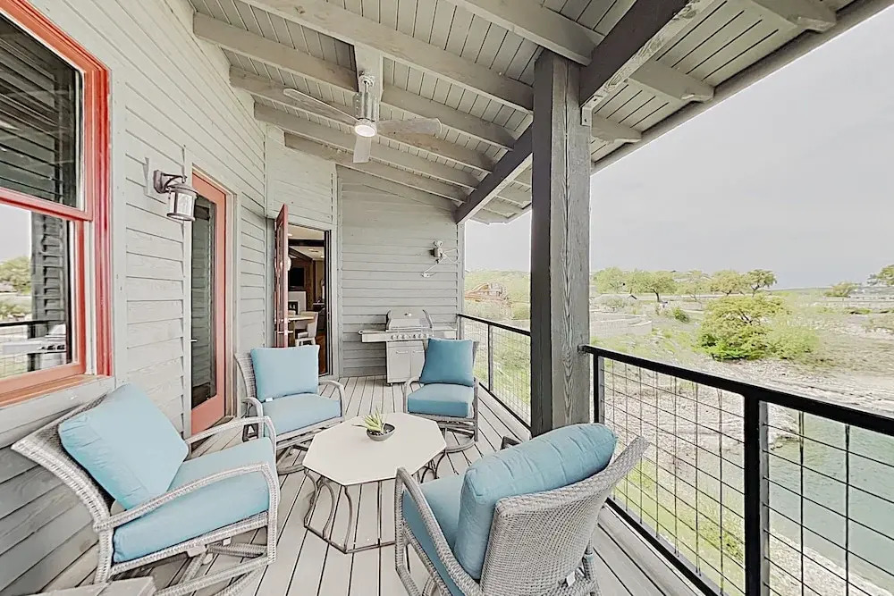 The Reserve: Lakefront Paradise W/ Private Hot Tub 4 Bedroom Home