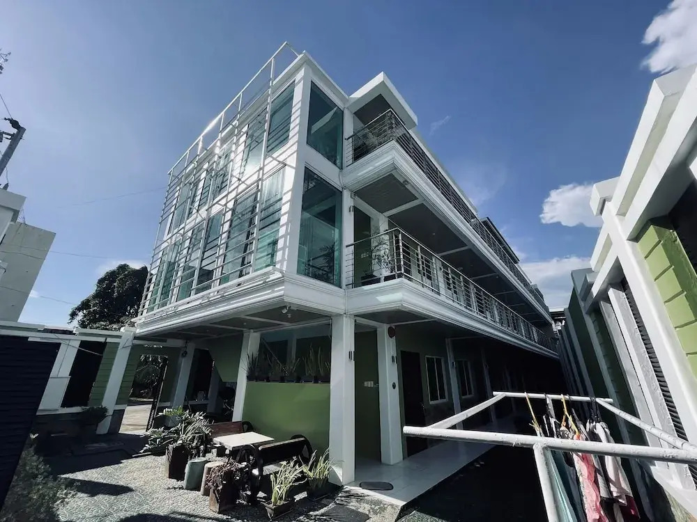 Delta Star Manor