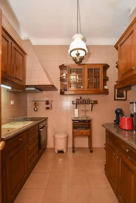 Best House Center - with Garage