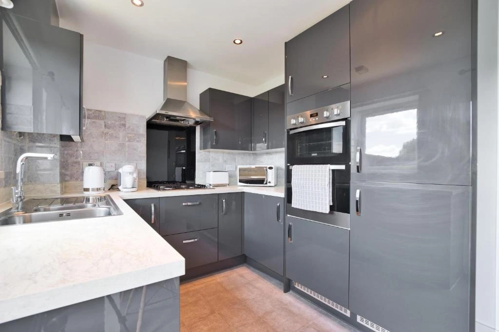 MODERN and SPACIOUS HOUSE CLOSE TO THE CITY CENTRE