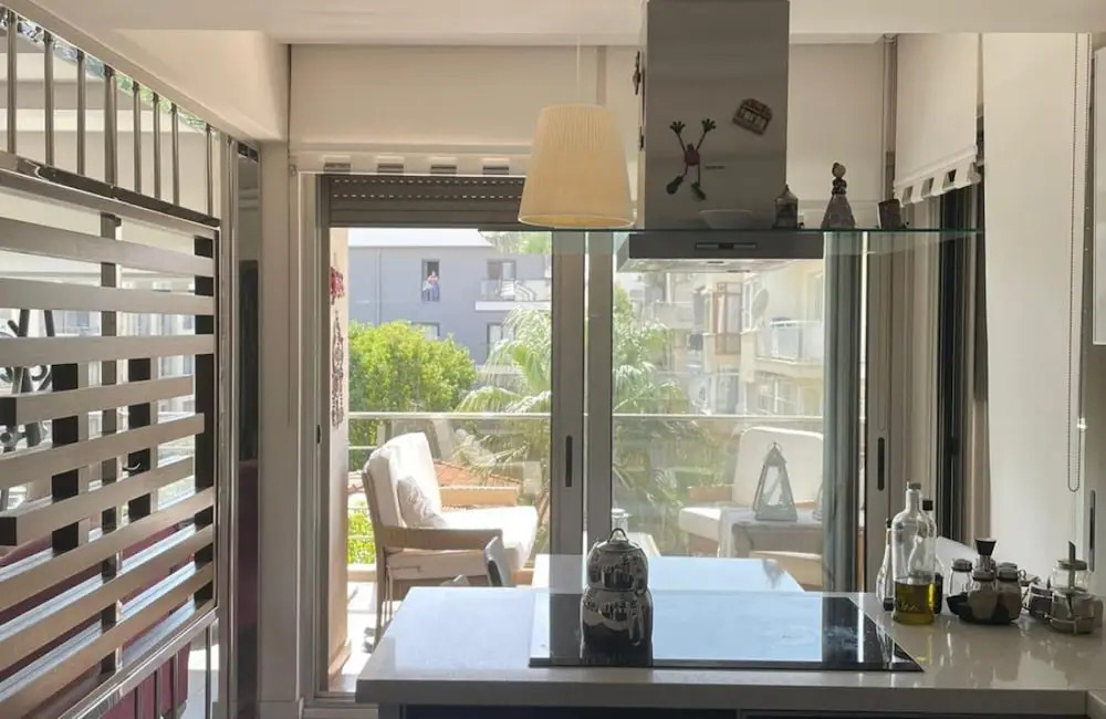 Central Apartment Near Sea With Balcony in Karsiyaka Zmir