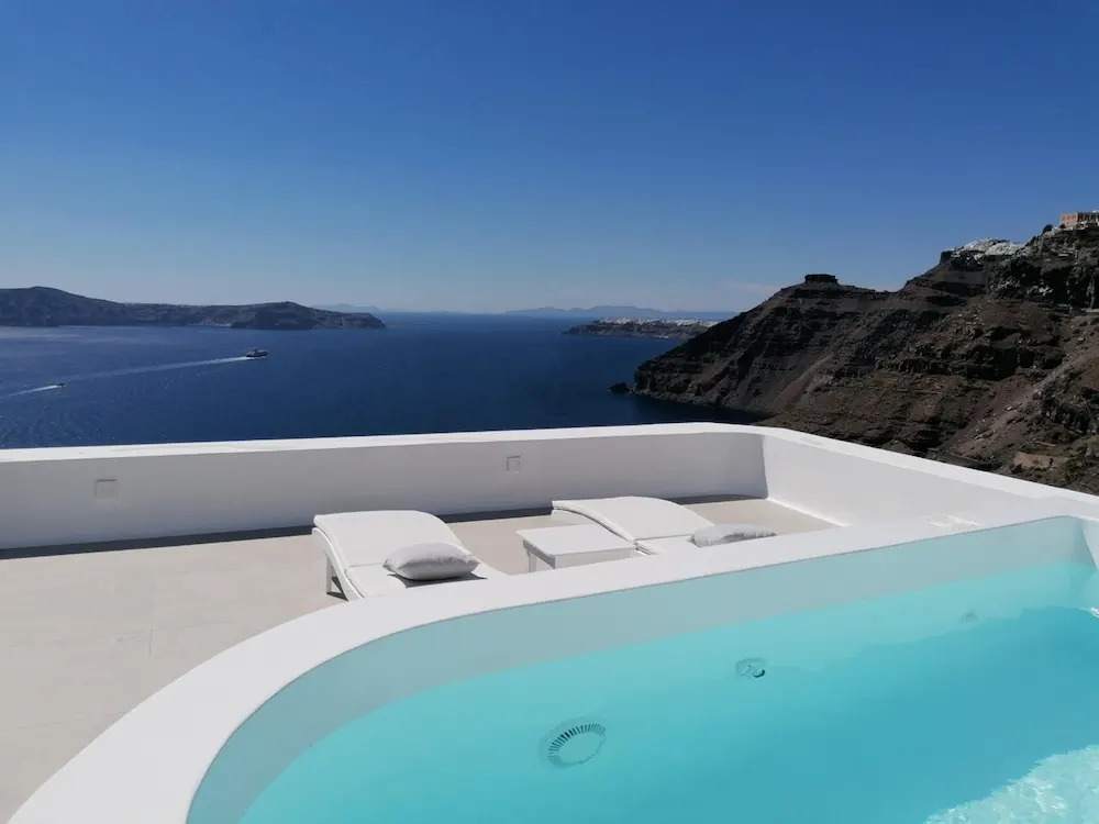 Deluxe Suites Santorini