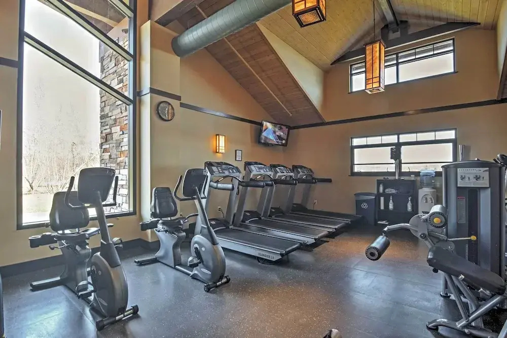 Deck & Resort Amenities: Arrowhead Lake Home!