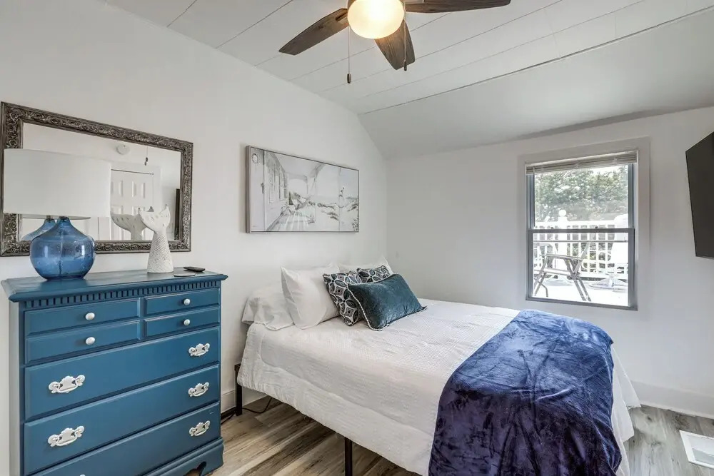 Stroll to Ocean Grove Boardwalk & Beach: Sleek Apt