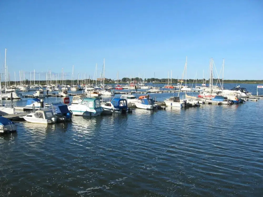 Hausboot in Kroeslin am Bodden