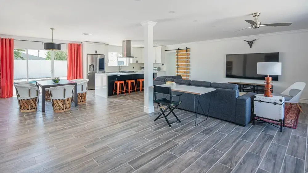 Spacious 4BR Near Old Town by WanderJaunt