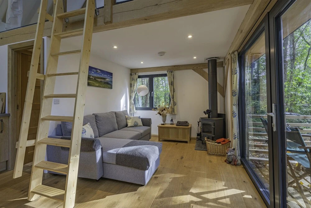 Alfriston Woodland Cabins - Foxes Hollow-hot Tub