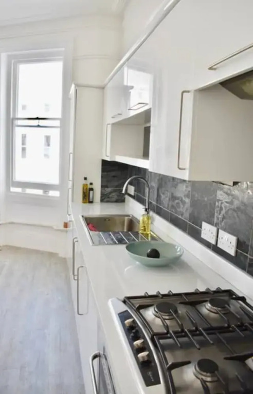 1 Bedroom Regency Flat Near Brighton Beach